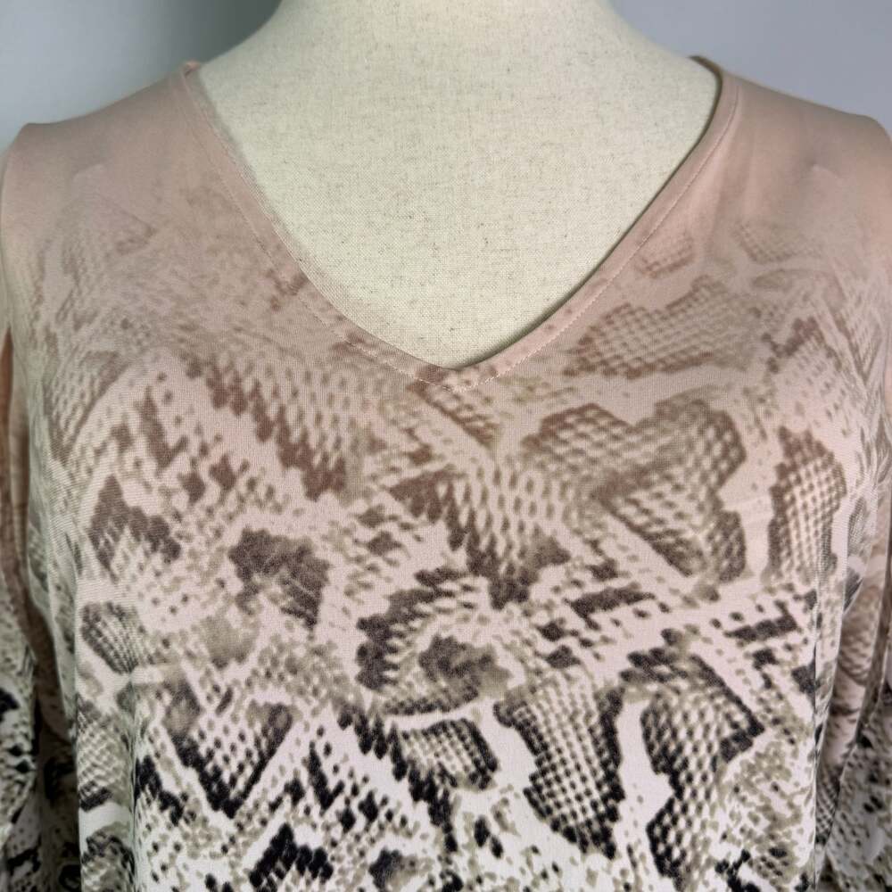 Calvin Klein Womens 0X Plus Tan Snakeskin Ombre V-Neck 3/4 Split Sleeve Blouse - Picture 6 of 16